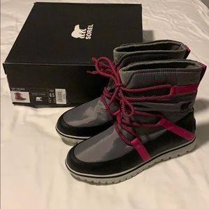 sorel women's cozy explorer boot